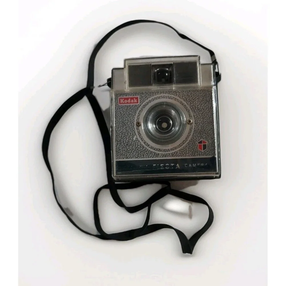 Vintage 1966 KODAK Brownie Fiesta R4 127 ROLLFILM Camera - UNTESTED